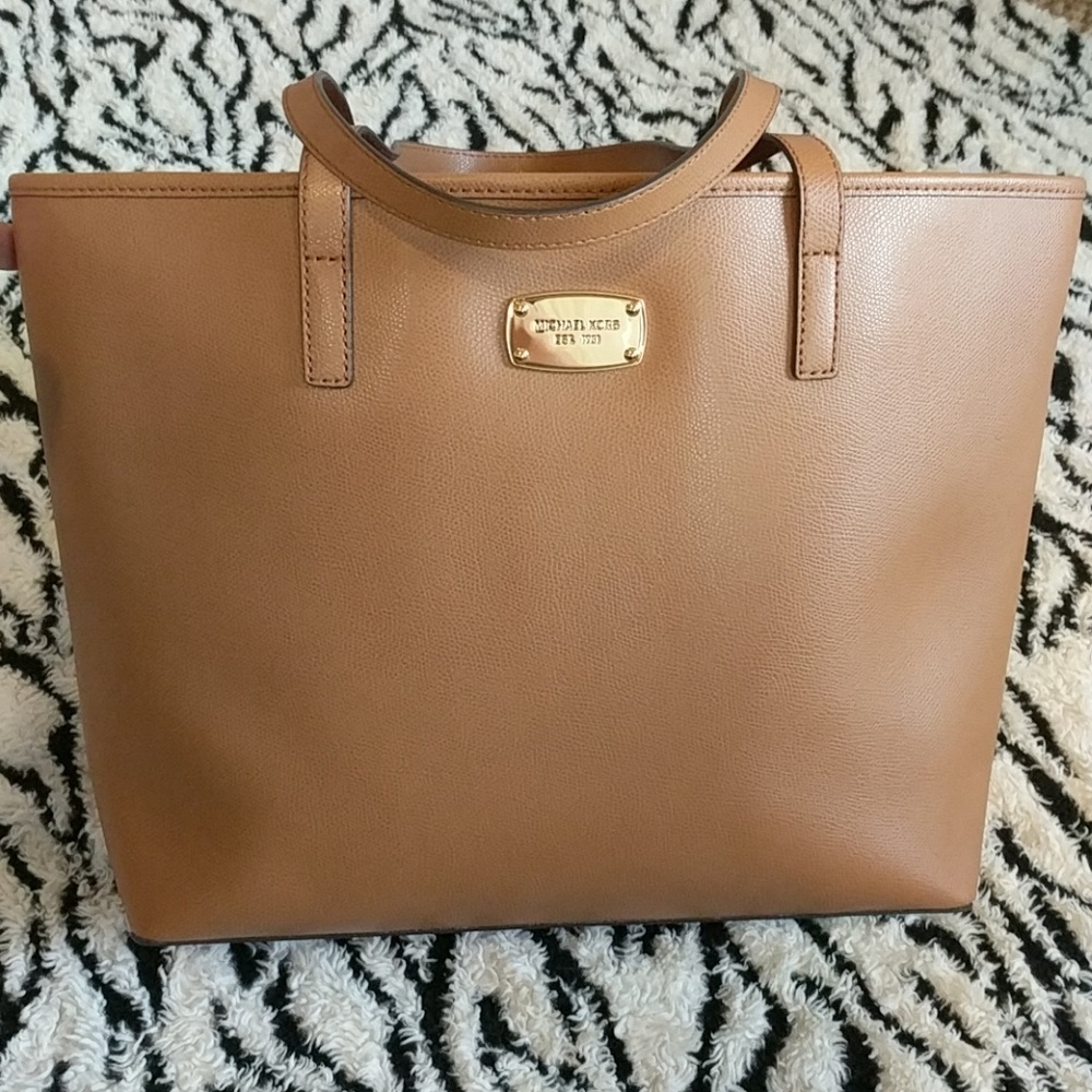 NWT Micheal Kors Jet Set Handbag